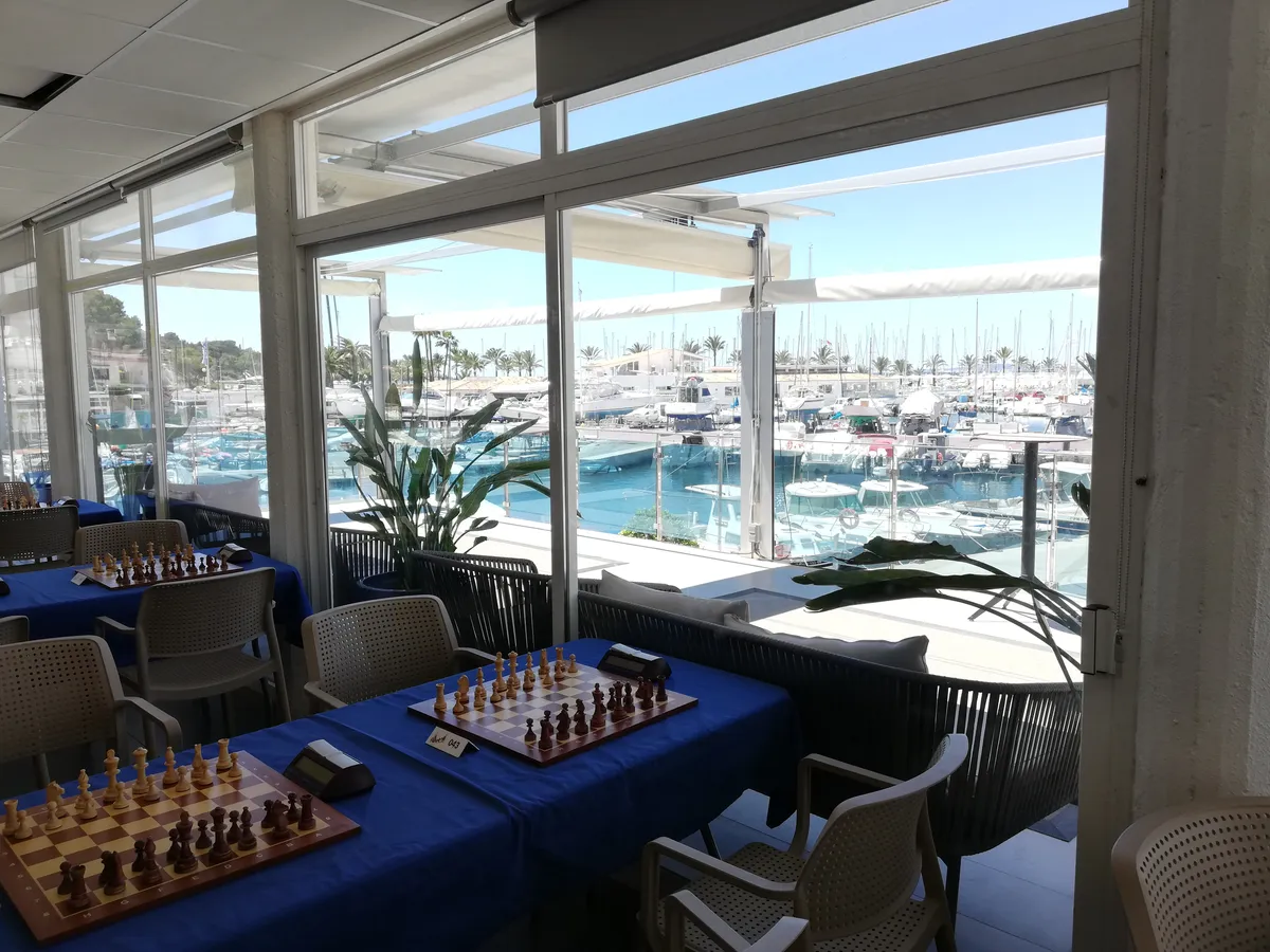 Świetny turniej dla wszystkich, którzy kochają szachy, plażę oraz pyszne jedzenie!